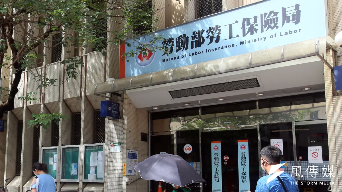 勞動部重大新制8/1上路!退休金、台鐵買票、桃機接送規則全變動,懶人包一次看。(資料照/柯承惠攝)