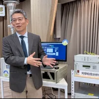 2025年全國PM2.5年平均濃度,每立方公尺12.6微克,雖達標,但臭氧、PM0.1最值得關注,環境部今年開始試驗性監測PM0.1。(圖/環境部提供) 2025年全國PM2.5年平均濃度,每立方公尺12.6微克,雖達標,但臭氧、PM0.1最值得關注,環境部今年開始試驗性監測PM0.1。(圖/環境部提供)