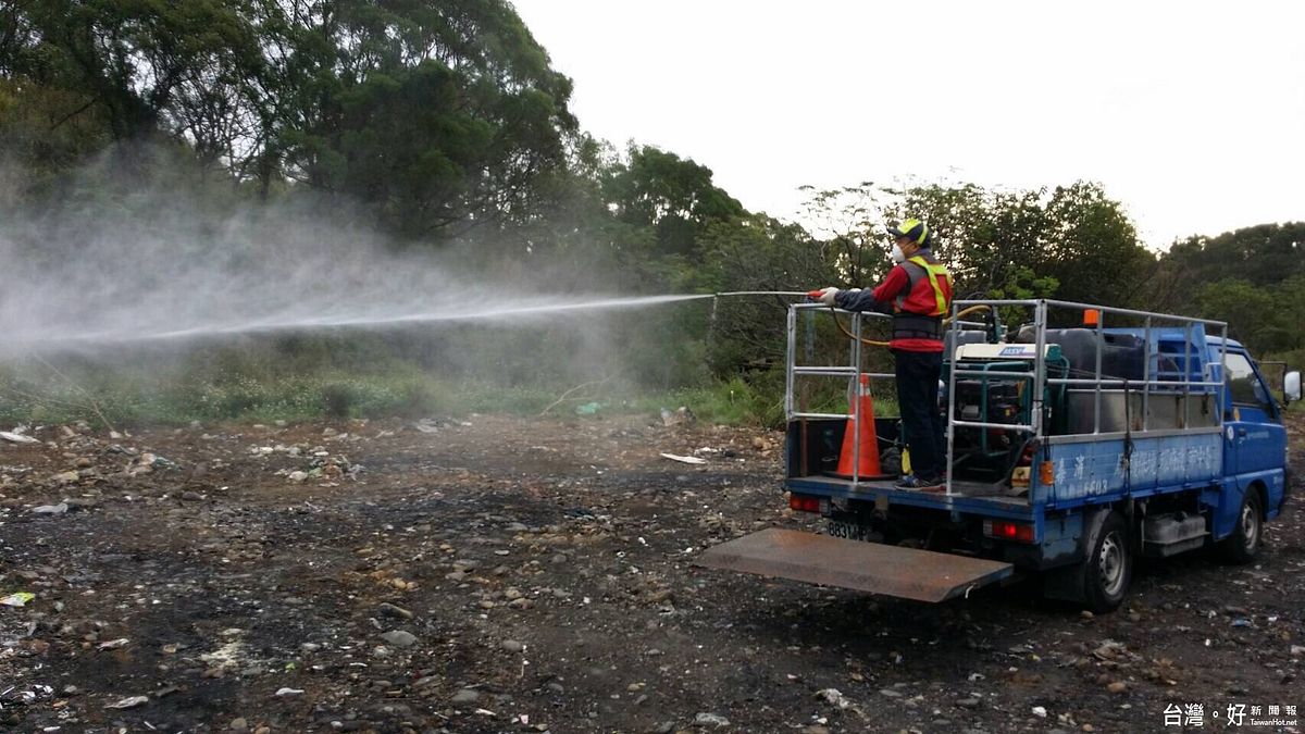 台中望高寮空地遭棄置垃圾 環局花了2天才清完 台中望高寮空地遭棄置垃圾 環局花了2天才清完