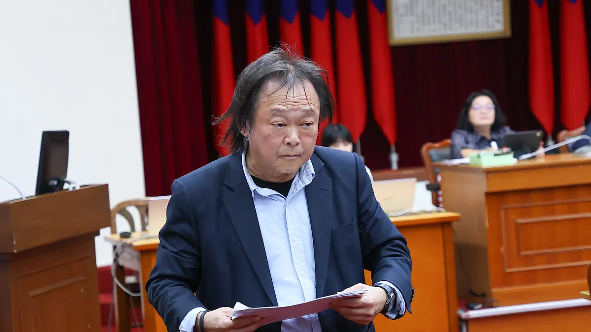 王世堅質詢片段被中國音樂人改編成歌曲〈沒出息〉,在中國網路爆紅。(資料照,顏麟宇攝) 王世堅質詢片段被中國音樂人改編成歌曲〈沒出息〉,在中國網路爆紅。(資料照,顏麟宇攝)