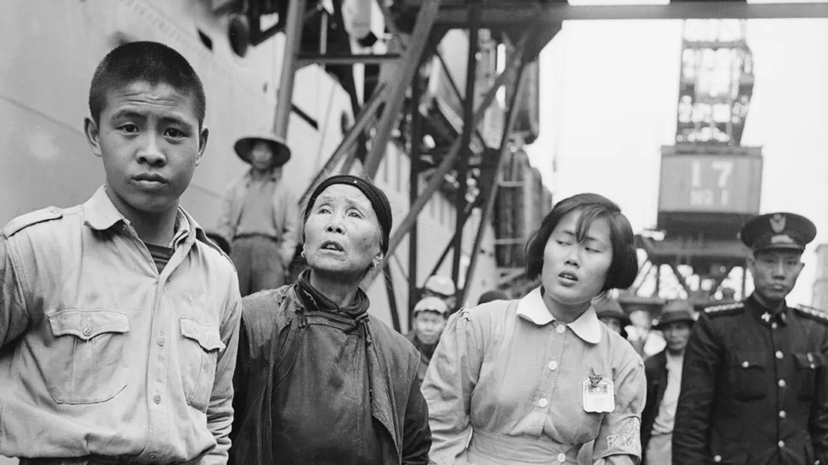 首批抵達臺灣的大陳列島居民,攝於1955年。(行政院新聞局,取自維基百科) 首批抵達臺灣的大陳列島居民,攝於1955年。(行政院新聞局,取自維基百科)