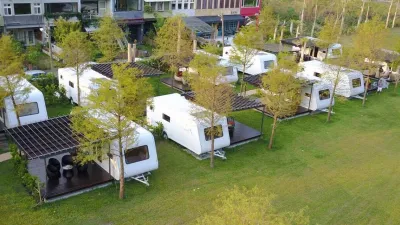 國內露營區座落的位置,大多數位在非都市土地,且地形大多數在山地及丘陵;其土地使用分區中,多屬農林牧用地、山坡地保育區,地型多為山地及丘陵。(示意圖,天ㄟ露營車@facebook)
