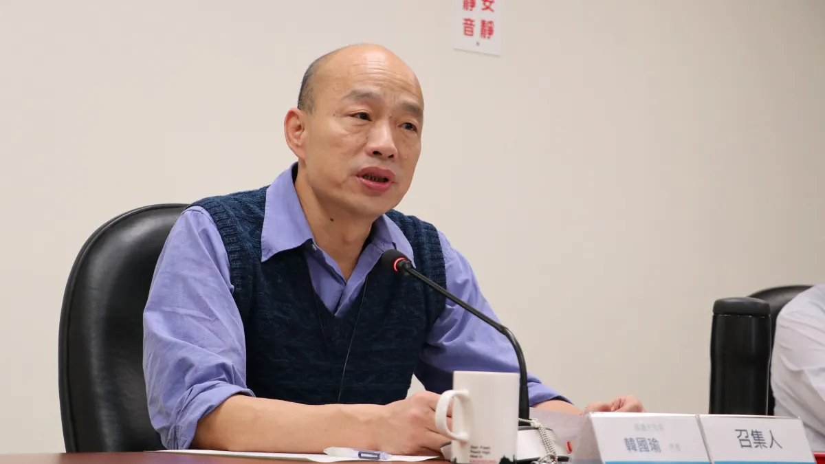 作者指出,「領袖皆草包,黨人當自強」,可能過去到現在國民黨與其支持者必須面對的局面,草包領袖偏偏又在這個節骨眼上出現,黨的危急時刻並未真的過去。圖為高雄市長韓國瑜。(資料照,高雄市政府提供)