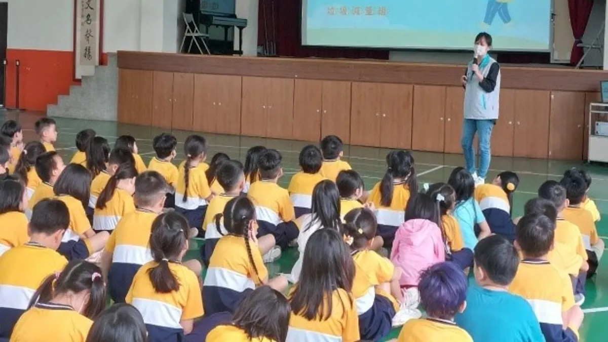 資收小學堂深入國小宣傳資源回收。(圖/新竹市環境保護局) 資收小學堂深入國小宣傳資源回收。(圖/新竹市環境保護局)