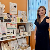 台湾出身の婷婷さんは、栃木で17年暮らしながら美容サロンを営み、台湾の手技と文化を地域に伝え続けている。(写真/黃信維撮影) 台湾出身の婷婷さんは、栃木で17年暮らしながら美容サロンを営み、台湾の手技と文化を地域に伝え続けている。(写真/黃信維撮影)