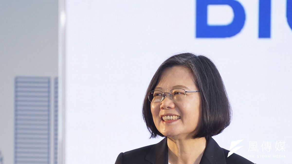 作者認為,總統蔡英文從1124後沒對自己的「失政」負上任何責任,對訪私菸這樣的小事更無需要負責,未來這件事可能不了了之,又何怪之有呢?(資料照,盧逸峰攝) 作者認為,總統蔡英文從1124後沒對自己的「失政」負上任何責任,對訪私菸這樣的小事更無需要負責,未來這件事可能不了了之,又何怪之有呢?(資料照,盧逸峰攝)