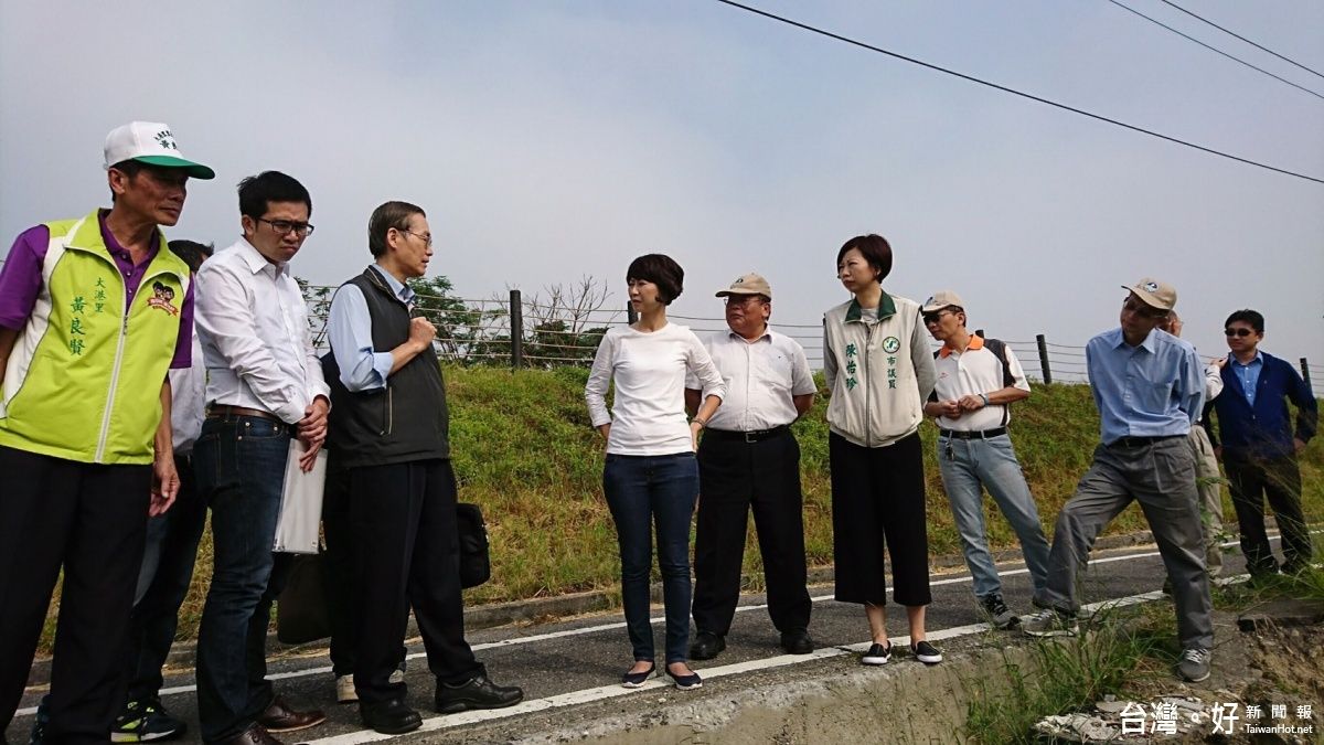 鹽水溪堤防機車道崩塌 民代邀集各單位會勘爭取修繕 鹽水溪堤防機車道崩塌 民代邀集各單位會勘爭取修繕