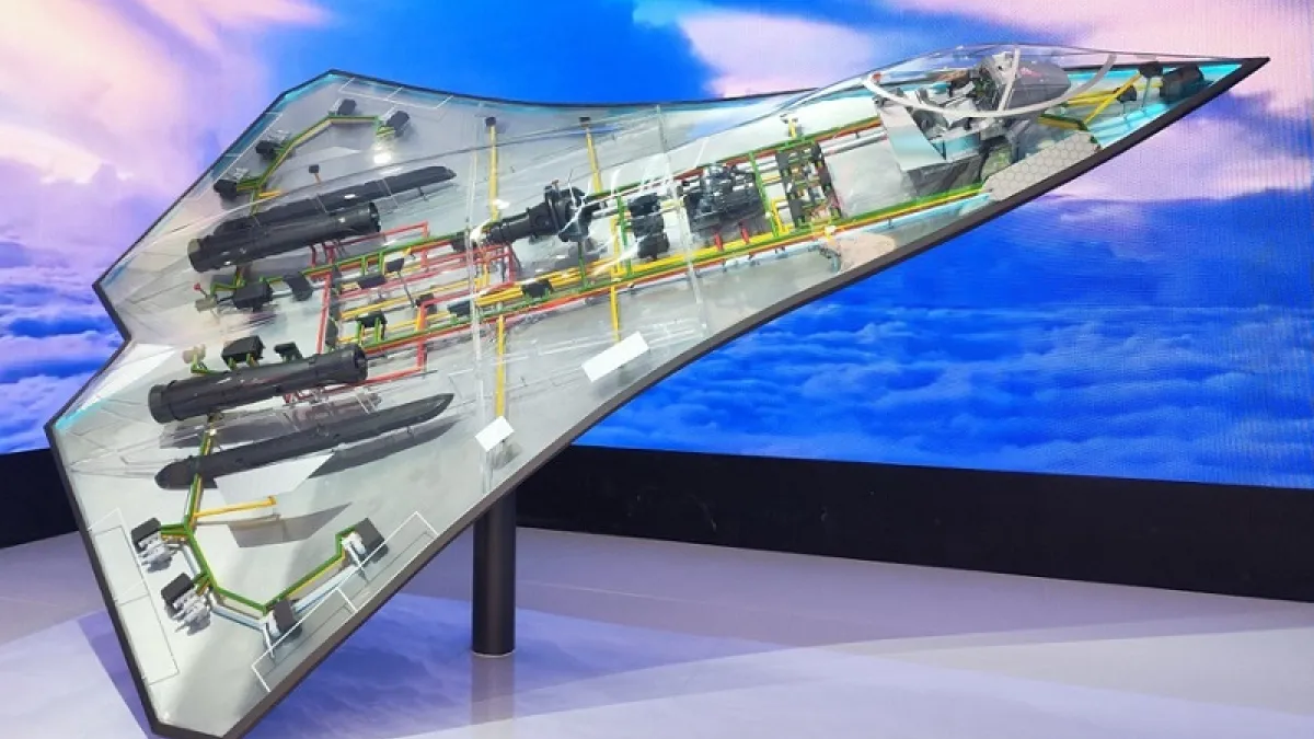 珠海航展上的中國「六代戰機」透明模型。(Twitter)