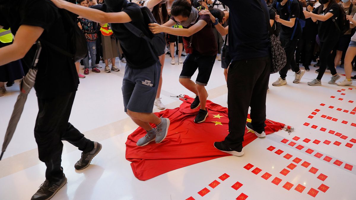 2019年9月,香港反送中示威,中國五星旗成了被抗議的對象(AP) 2019年9月,香港反送中示威,中國五星旗成了被抗議的對象(AP)