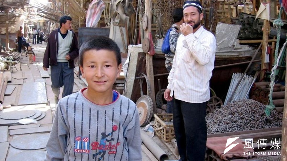 新疆和田的維吾爾族男孩(維基百科) 新疆和田的維吾爾族男孩(維基百科)