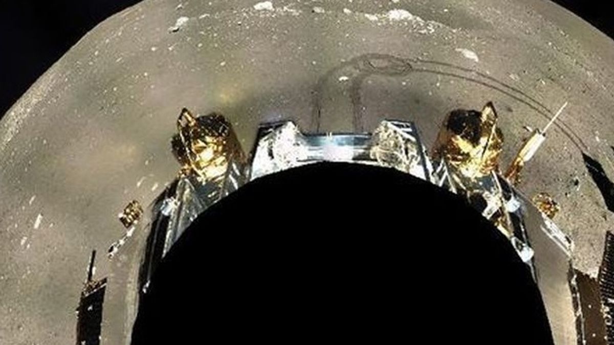 嫦娥3號著陸器周邊360°範圍的月球全景鑲嵌影像圖。(取自新華網) 嫦娥3號著陸器周邊360°範圍的月球全景鑲嵌影像圖。(取自新華網)