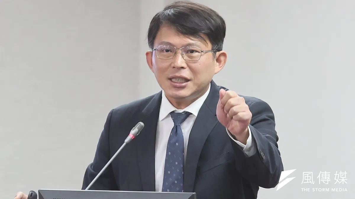 民眾黨立委黃國昌砲轟,消防署號稱《消防法》增訂職安專章是首要目標,但保護密度卻不如勞工適用的《職安法》,且不用該法是2013年定調,難道新政府都沒有新思維?(資料照,柯承惠攝)