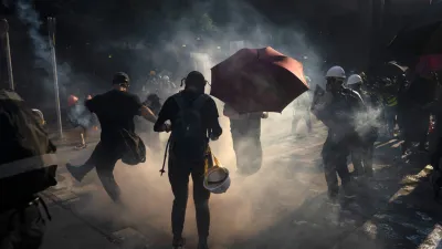 香港特區政府4日宣布動用《緊急法》,實施《禁止蒙面規例》,引發各界嘩然。(資料照,美聯社)