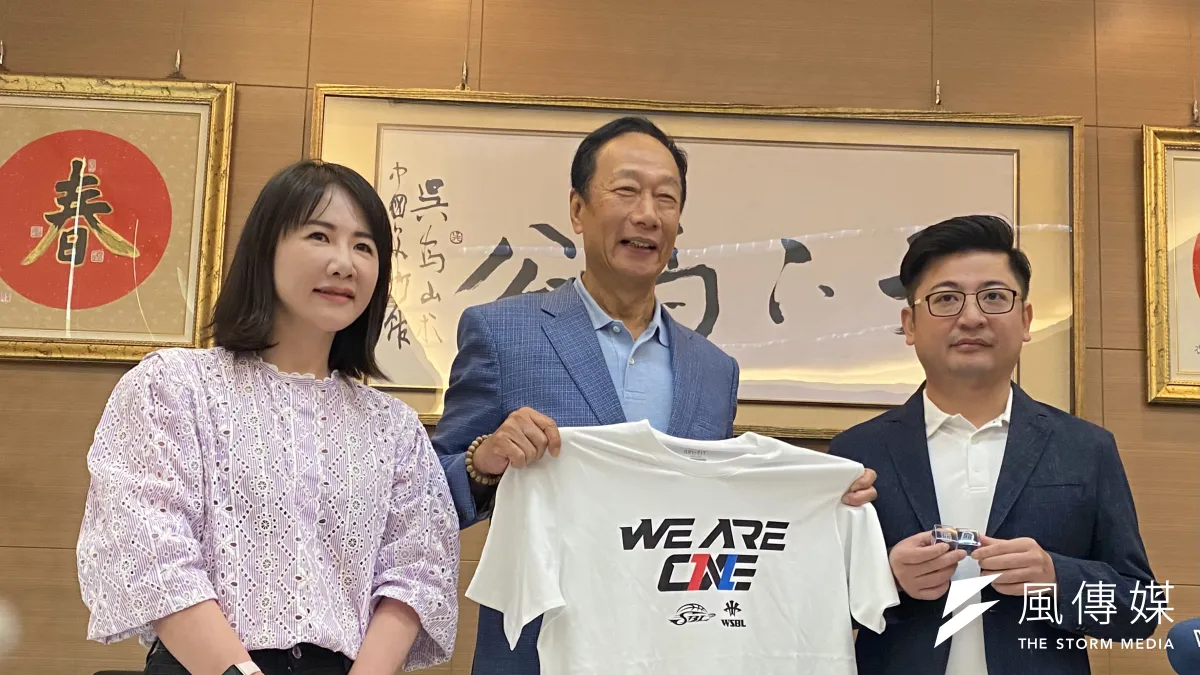 謝衣鳳(左)若想選彰化縣長,弟弟謝典林(右)就必須讓出議長寶座,兩人無法妥協下,國民黨彰化縣長提名遲遲未能定案。(圖/王秀禾)