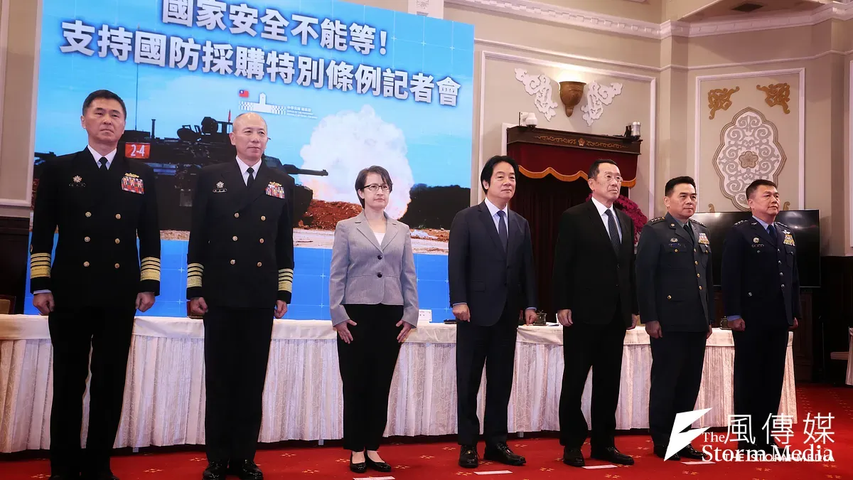 President Lai Ching-te (賴清德) holds a press conference on the 'Special Defense Budget to Protect Democratic Taiwan,' with military brass lined up to advocate for Legislative Yuan approval of the 1.25 trillion NT dollar special defense budget. (Photo by Ko