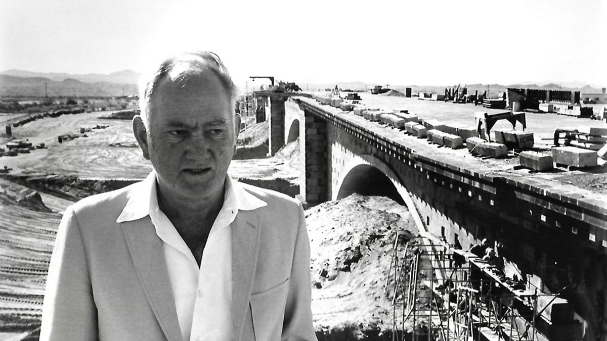 羅伯特·帕克斯頓·麥卡洛克(Robert Paxton McCulloch)是一位精力無窮並充滿創造欲的美國發明家,他最終使著名的倫敦橋跨越了海洋。(圖/BBC中文網) 羅伯特·帕克斯頓·麥卡洛克(Robert Paxton McCulloch)是一位精力無窮並充滿創造欲的美國發明家,他最終使著名的倫敦橋跨越了海洋。(圖/BBC中文網)