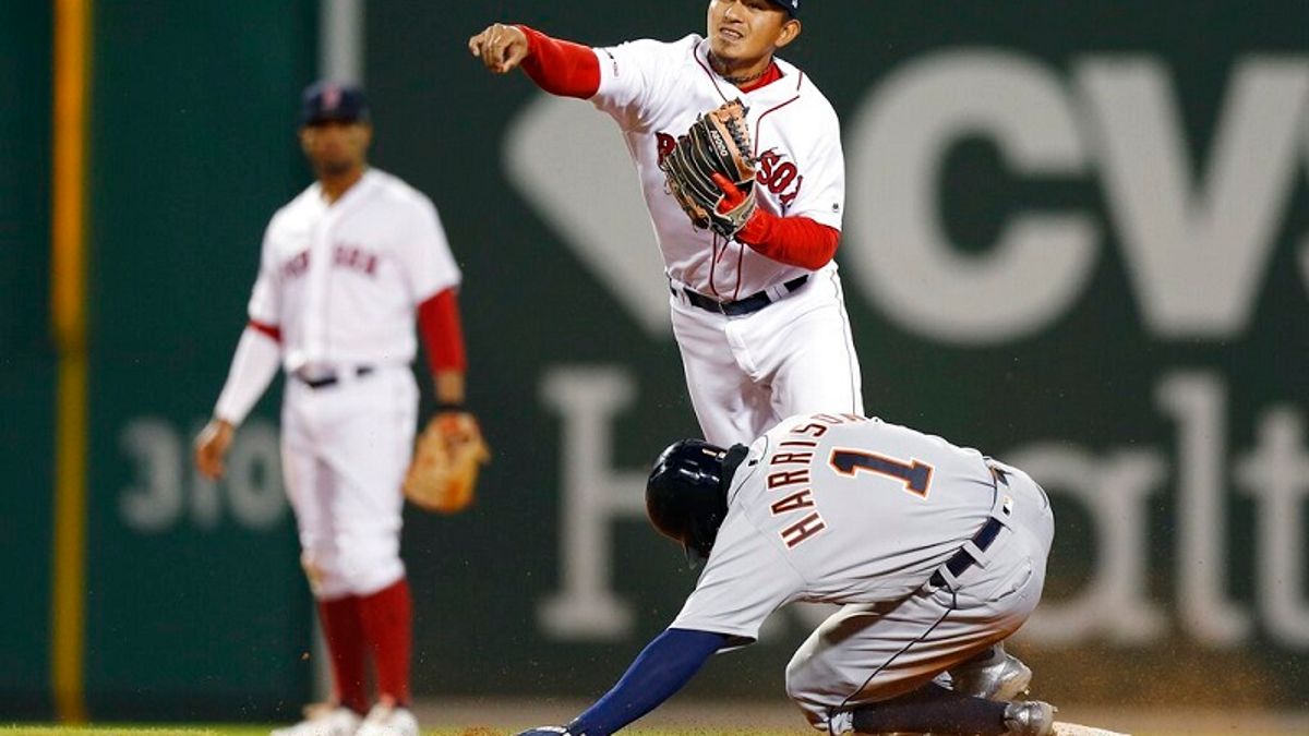 紅襪林子偉(上)先發守二壘鞏固二游防線。(美聯社) 紅襪林子偉(上)先發守二壘鞏固二游防線。(美聯社)