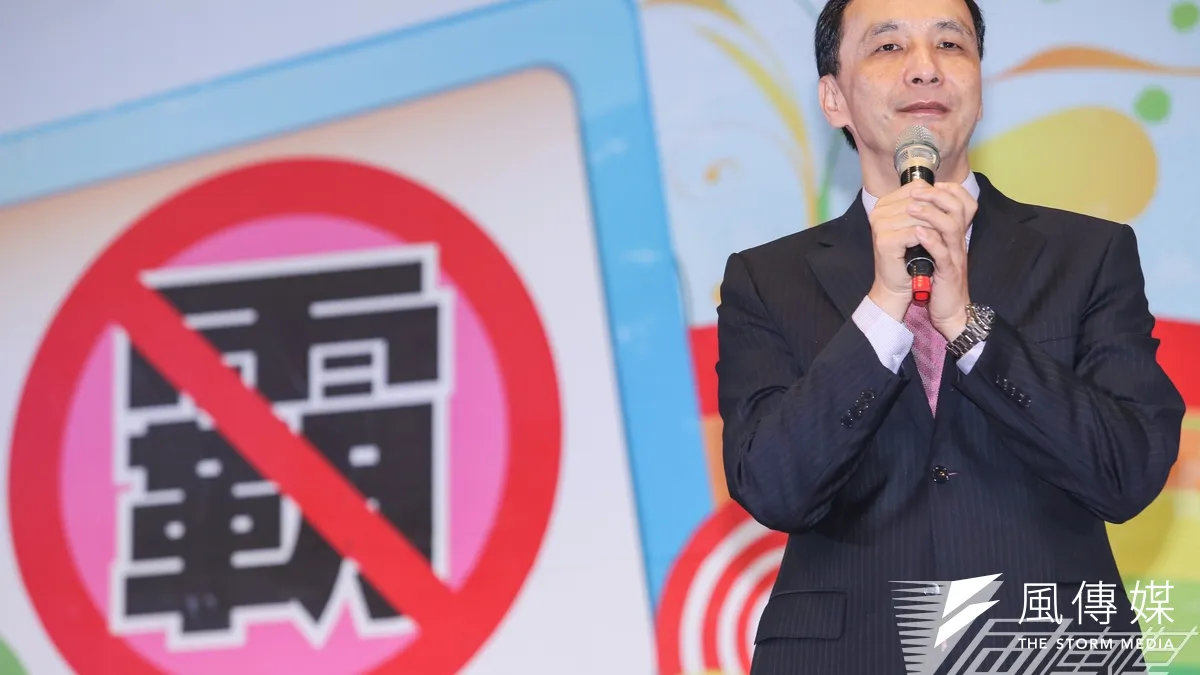 國民黨黨主席朱立倫26日受訪時仍不回答是否參選總統的問題,只強調會扮演任勞任怨任謗的角色。(資料照片,林韶安攝)