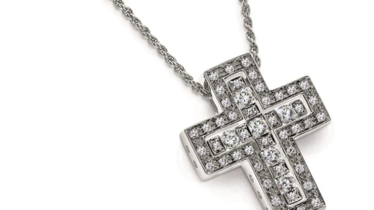 DAMIANI美好年代系列Belle Époque《CROSS》十字架鑽鍊,參考價值 NT$341,000(圖片來源:Damiani台灣)