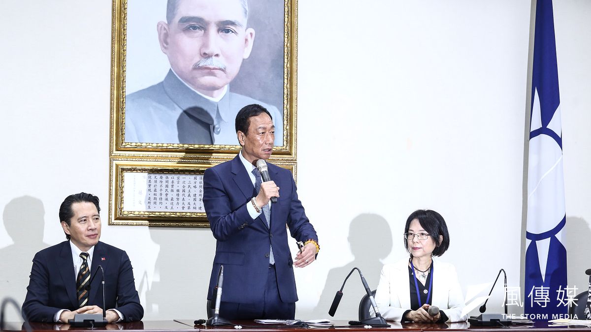 郭台銘昨日(23)到國民黨新竹市黨部參加座談會,喊出要將台灣打造成「全世界科技島」。(資料照,陳品佑攝) 郭台銘昨日(23)到國民黨新竹市黨部參加座談會,喊出要將台灣打造成「全世界科技島」。(資料照,陳品佑攝)