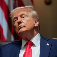 米トランプ大統領はカタールからの「空中宮殿」の贈与を受け、仮想通貨での大儲けを公表、自身の株を宣伝するなど、自己中心的な政治家の性格を露呈している。(AP通信) 米トランプ大統領はカタールからの「空中宮殿」の贈与を受け、仮想通貨での大儲けを公表、自身の株を宣伝するなど、自己中心的な政治家の性格を露呈している。(AP通信)