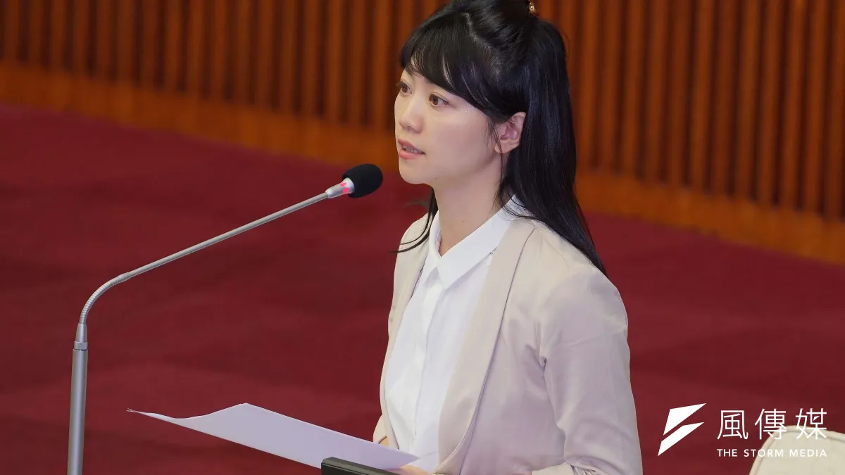 台北市議員高嘉瑜(見圖)質疑,高雄市長韓國瑜有空拿水果刀切水果,卻沒空幫被韓粉灌爆臉書的新北市長侯友宜說話?(資料照,盧逸峰攝)