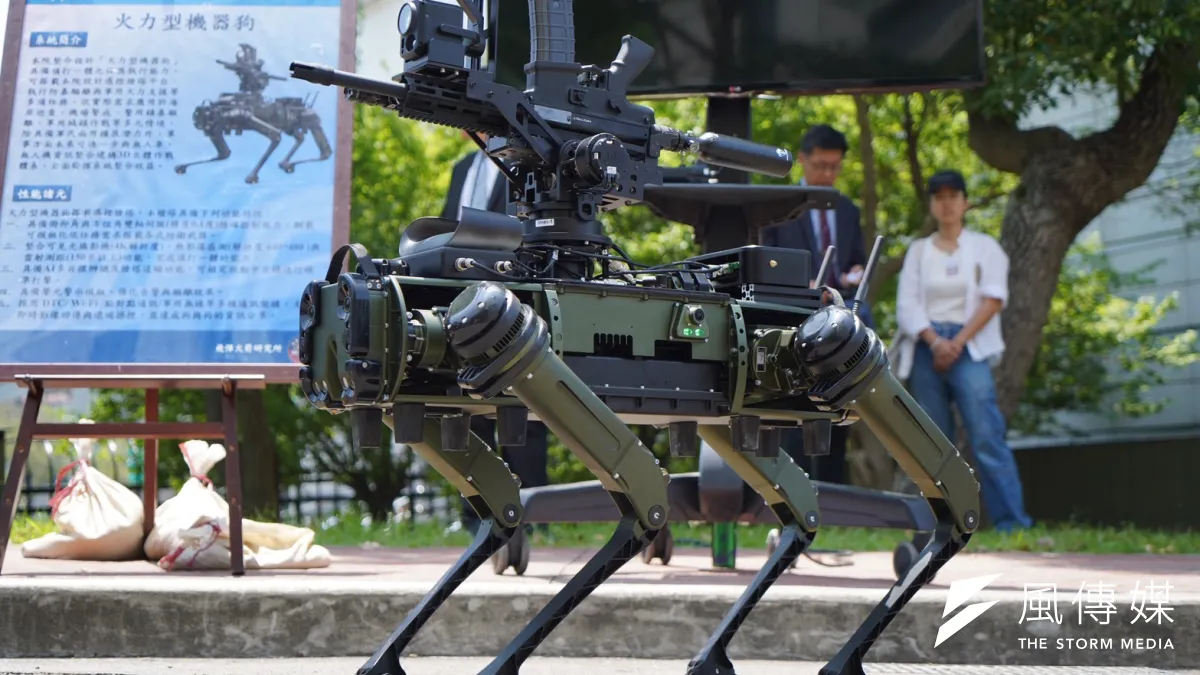 中科院成立伊始就擔負軍事展示各類型機器狗。圖為中科院近研發的偵蒐型機器狗。(張曜麟攝)