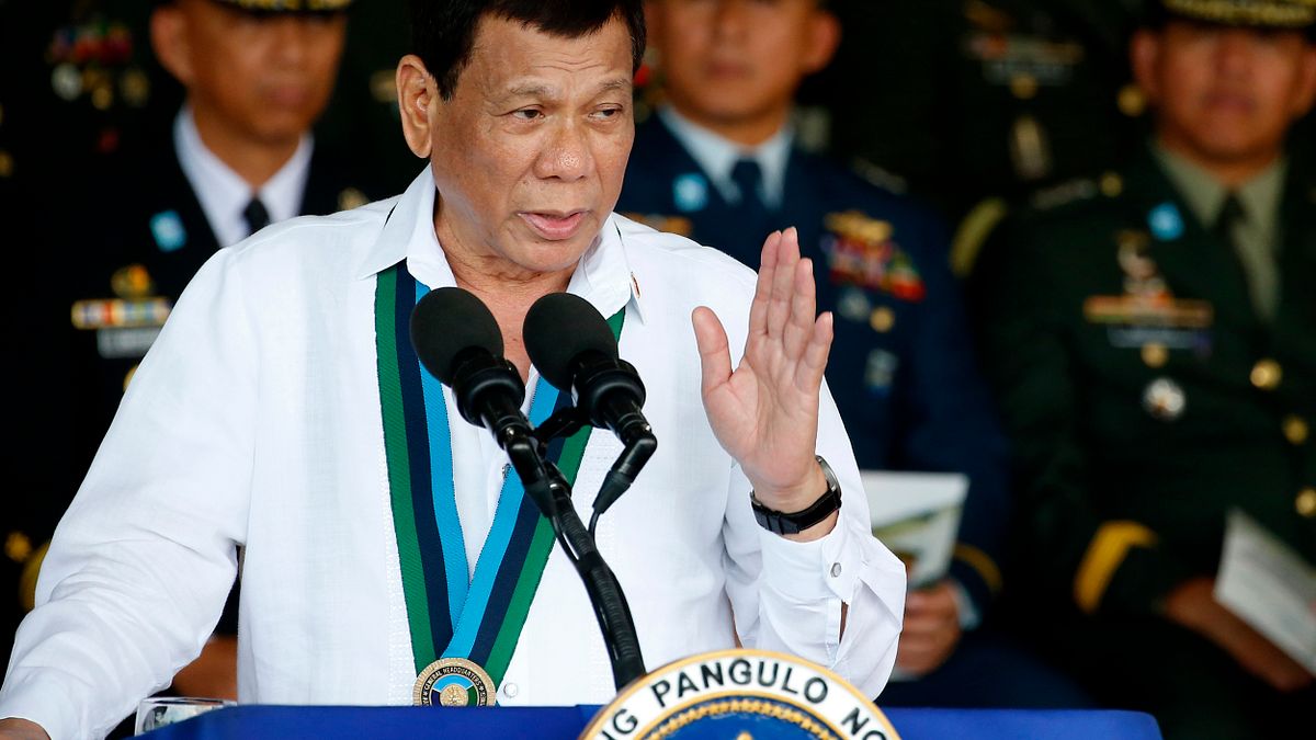 菲律賓總統杜特蒂竟叫士兵「射擊女性叛亂份子的陰道」引發批評。(美聯社) 菲律賓總統杜特蒂竟叫士兵「射擊女性叛亂份子的陰道」引發批評。(美聯社)