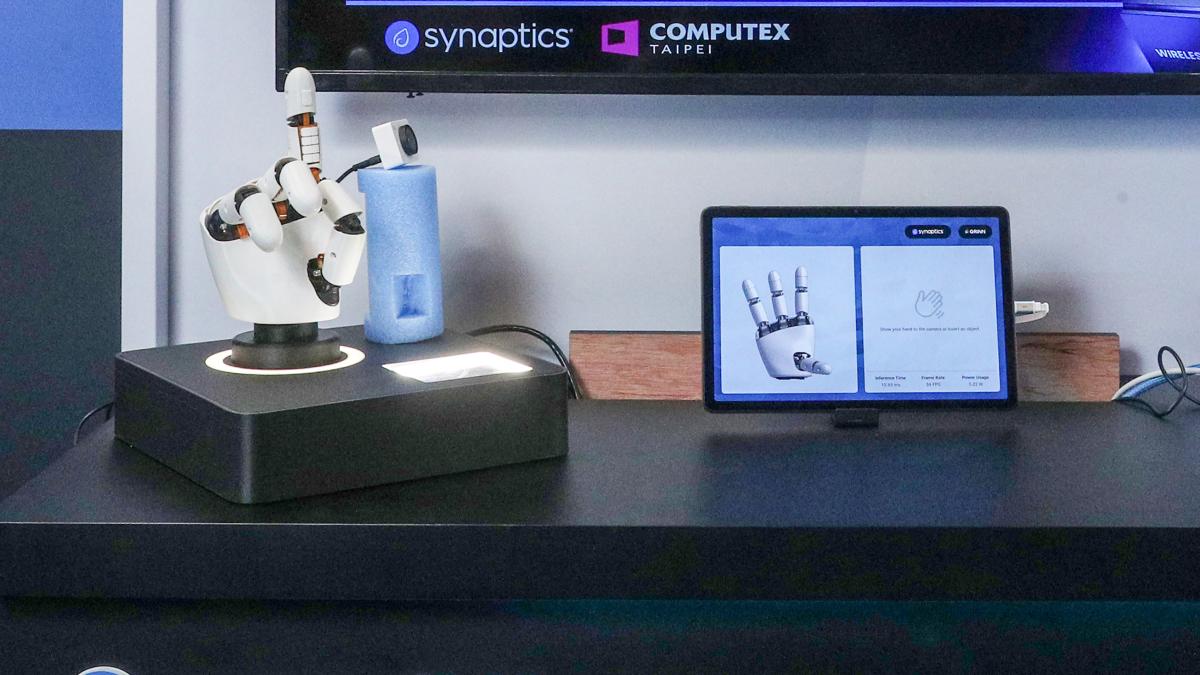 COMPUTEX 2026直擊》物聯網裝置不用再等雲端!Synaptics推Astra SRW1500單晶片AI MCU,整合Arm NPU