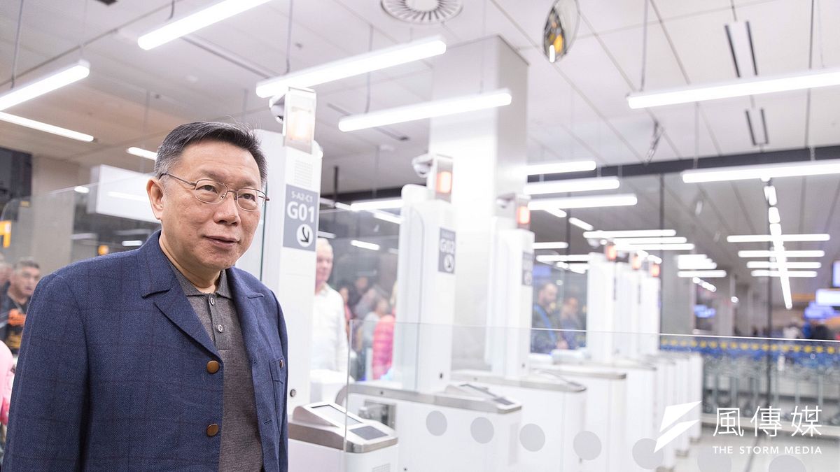 「柯市長自主政以來,無一件都更個案,推動成立,BOT案更是交白卷,竟然主政四年後,又要到荷蘭取經學習都更,此為笑話之一⋯⋯」圖為台北市長柯文哲率團抵達荷蘭阿姆斯特丹機場,展開歐洲參訪之旅。(台北市政府提供) 「柯市長自主政以來,無一件都更個案,推動成立,BOT案更是交白卷,竟然主政四年後,又要到荷蘭取經學習都更,此為笑話之一⋯⋯」圖為台北市長柯文哲率團抵達荷蘭阿姆斯特丹機場,展開歐洲參訪之旅。(台北市政府提供)