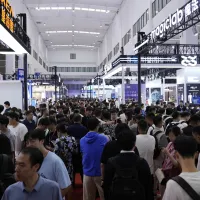 Visitors arrive on the opening day of the 2025 World Robot Conference in Beijing, China. (File photo, AP) Visitors arrive on the opening day of the 2025 World Robot Conference in Beijing, China. (File photo, AP)
