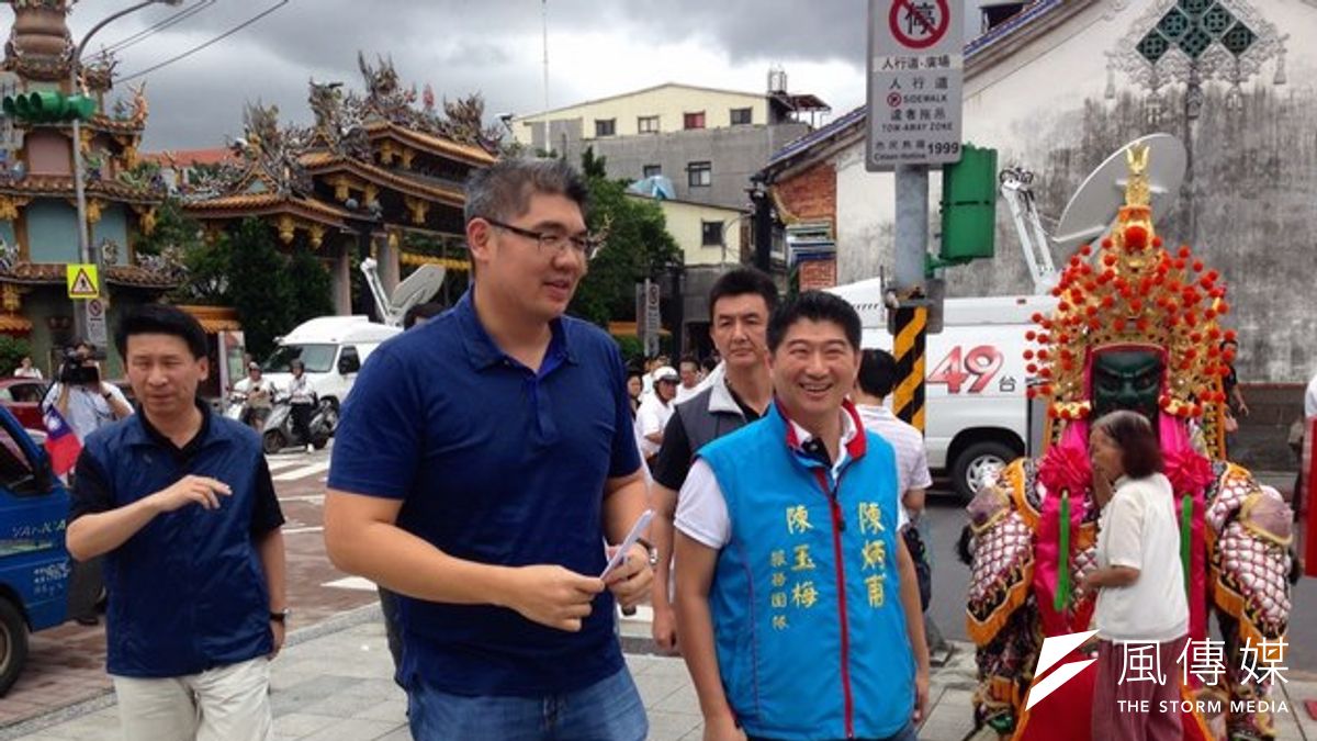 國民黨台北市議員黨內初選結果公布,連系人馬大獲全勝,好友陳炳甫(右)也獲提名。(羅暐智攝) 國民黨台北市議員黨內初選結果公布,連系人馬大獲全勝,好友陳炳甫(右)也獲提名。(羅暐智攝)