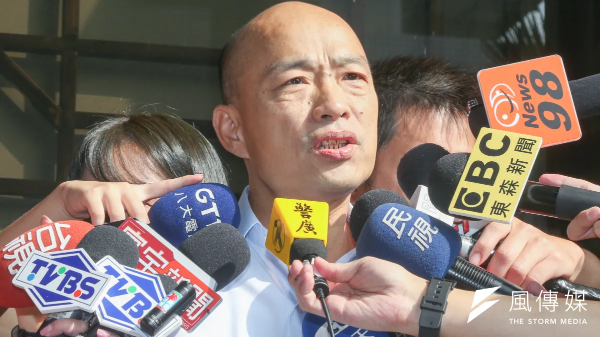 台北農產運銷公司總經理韓國瑜17日被北市議員梁文傑指控,以內簽擅自決定於端午節、中秋節發給近600名員工共7700萬元,遠超過董事會年度拍板的三節獎金共583萬元。(資料照,陳明仁攝)