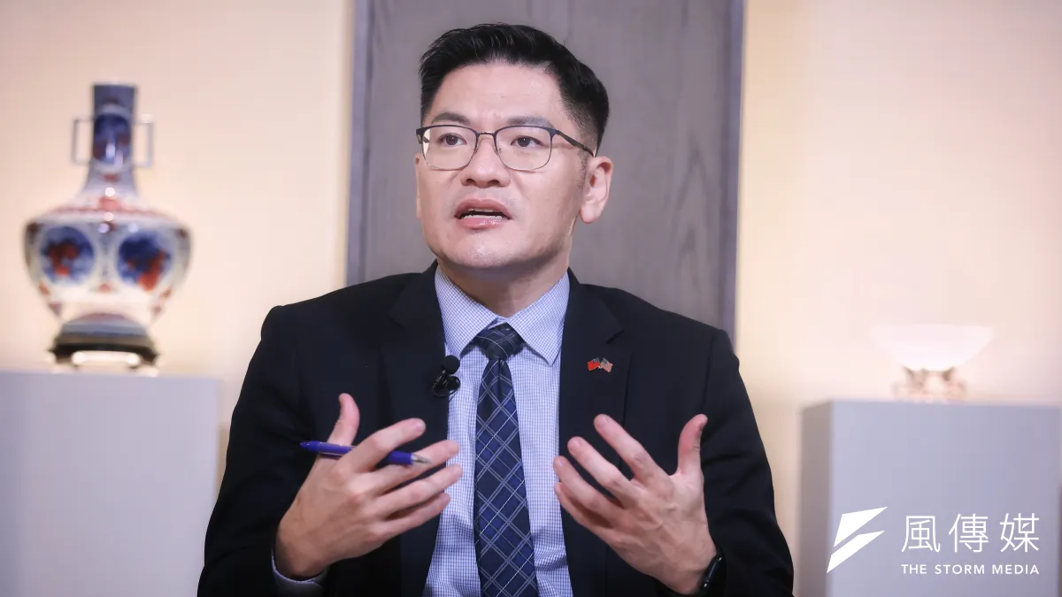 美國德州山姆休士頓州立大學副教授翁履中在風傳媒節目《下班國際線》討論美國對台政策、半導體產業與AI時代的挑戰。(柯承惠攝)