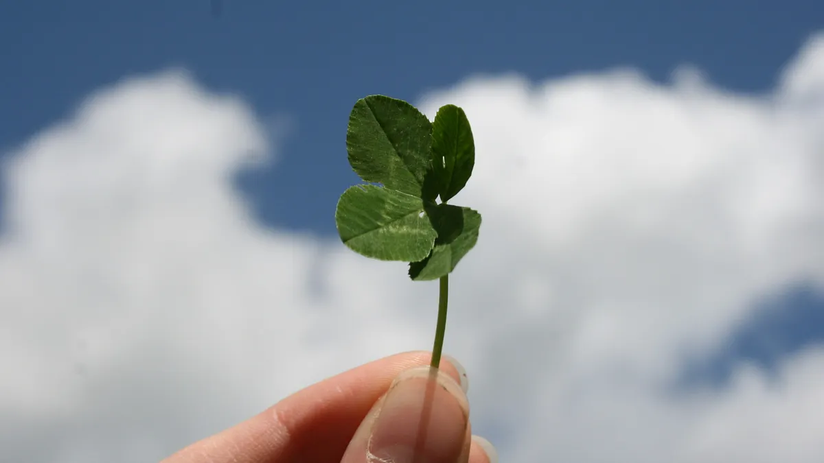 我們終其一生都在追求幸福,但到底什麼決定了我們的快樂和幸福?(示意圖/取自unsplash)