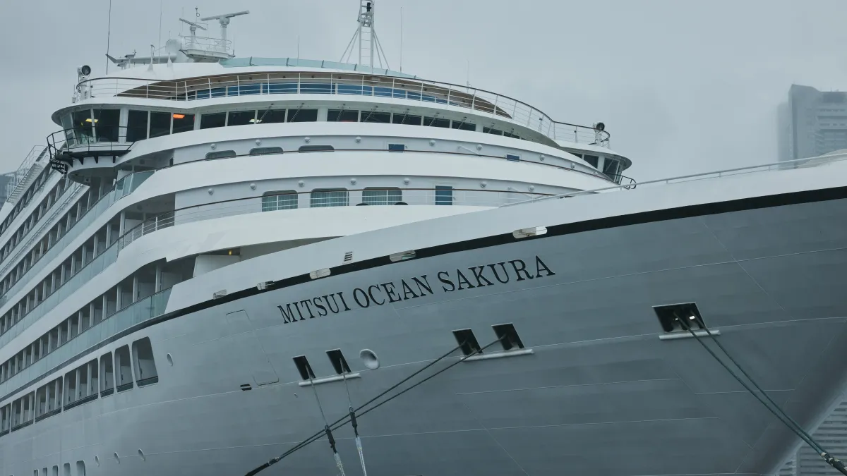 商船三井クルーズは9月16日、19日に就航する新クルーズ船「MITSUI OCEAN SAKURA(三井オーシャンサクラ)」の命名記念式典を横浜で開催し、今後の航海の安全を祈願した。(商船三井クルーズ PR事務局)