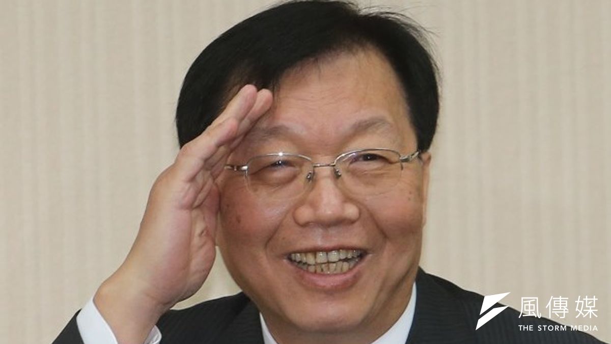 新科內政部長陳威仁上任第一個麻煩就是商總改選之爭,面對張平沼痛批內政部瀆職,陳威仁只能說:依法辦理。(吳逸驊攝) 新科內政部長陳威仁上任第一個麻煩就是商總改選之爭,面對張平沼痛批內政部瀆職,陳威仁只能說:依法辦理。(吳逸驊攝)