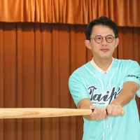 民眾黨主席黃國昌《向光前行》新書不意外的引來綠營猛烈的攻擊,圖為黃國昌出席「民眾台北隊」成軍誓師大會。(顏麟宇攝) 民眾黨主席黃國昌《向光前行》新書不意外的引來綠營猛烈的攻擊,圖為黃國昌出席「民眾台北隊」成軍誓師大會。(顏麟宇攝)