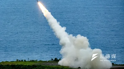 20250512-國防部12日邀請媒體到屏東九鵬基地採訪海馬士(HIMARS)多管火箭系統射擊。(劉偉宏攝)