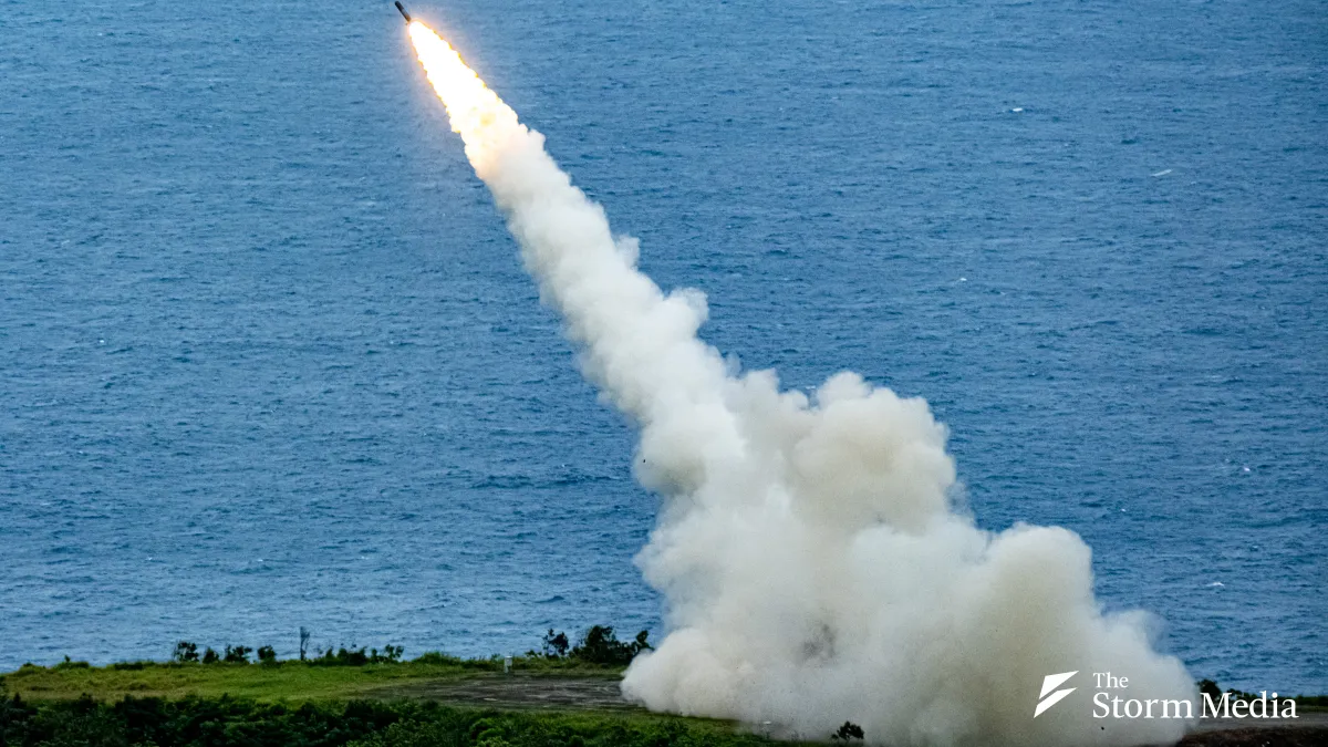 The United States is closely monitoring Taiwan's proposed NT$1.25 trillion special defense budget. File photo shows HIMARS multiple rocket launcher system firing at Jiupeng Base in Pingtung. (Photo/ Liu Wei-hong)