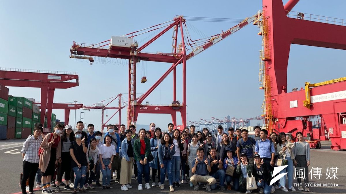 臺灣港務公司第14期新進人員教育訓練合影。(圖/徐炳文攝) 臺灣港務公司第14期新進人員教育訓練合影。(圖/徐炳文攝)