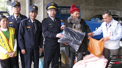 春節送溫情 警走入社區慰問弱勢