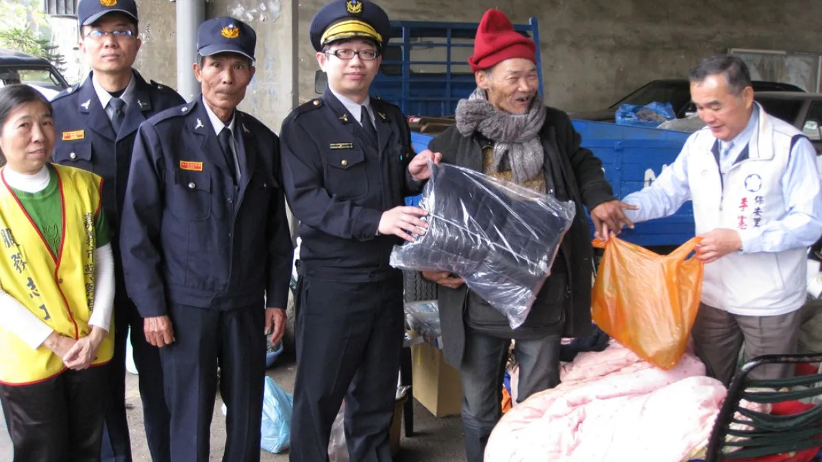 春節送溫情 警走入社區慰問弱勢