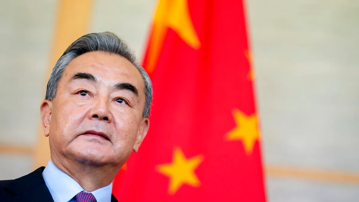 中共二十大將於10月16日召開,吹響「戰狼外交」號角的中國外交部長王毅將面臨「七上八下」官場限制,是否能繼續領銜中國外交備受關注。 (資料照,美聯社)