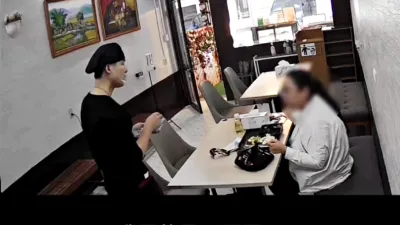 婦人後續要求業者退費1000元,過程中不斷對業者吼罵:「我要的是50顆蛋!」(圖/翻攝自FB/爆料公社公開版)