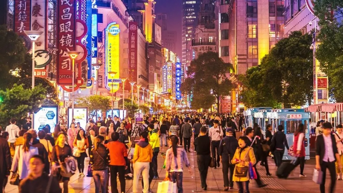 大規模的促銷可能會讓人望而卻步,更糟糕的是,我們最終可能會在不需要的商品上花太多錢。(圖/BBC中文網)