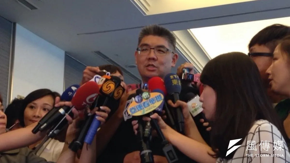 連勝文致詞時表示,他看到很多老戰友與金融界的同人,每個人都容光煥發,日子過很好,他一方面覺得很開心、溫馨,但心裡也有酸酸的。(羅暐智攝)