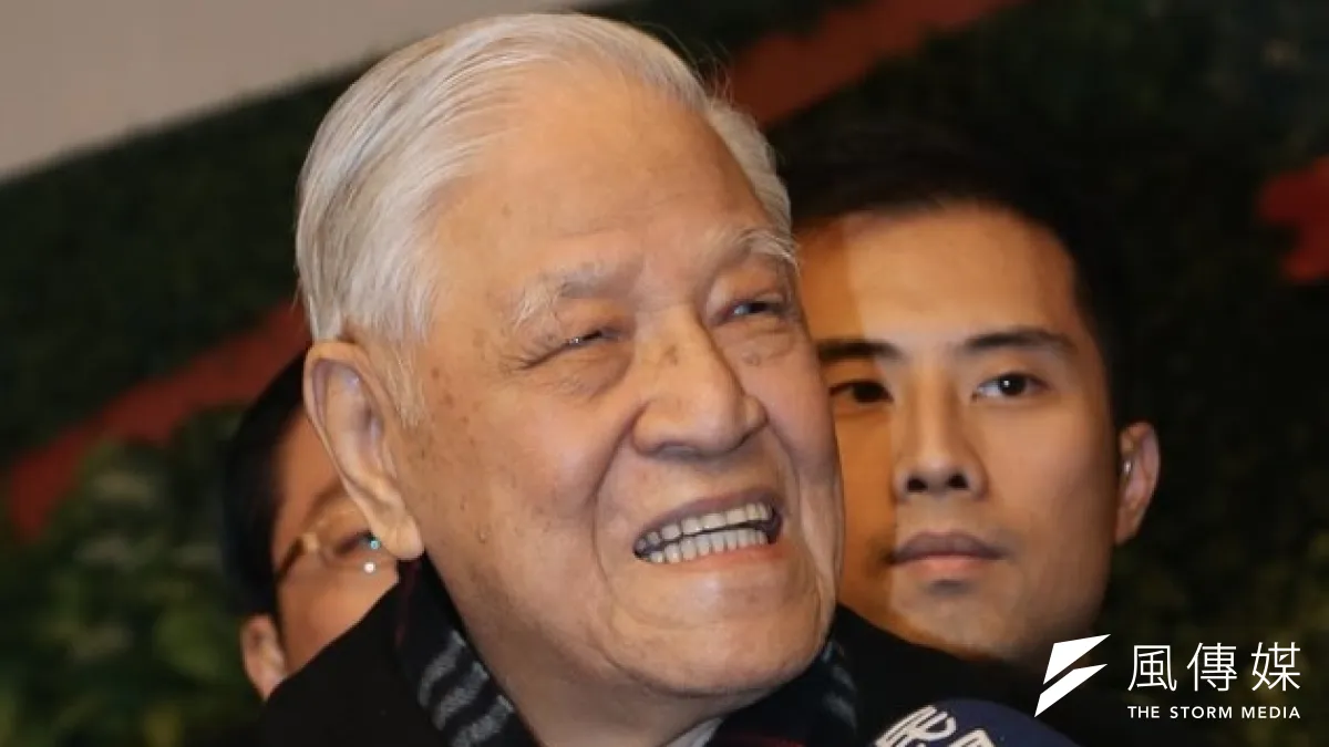 李登輝炮口朝向甫獲保外就醫的陳水扁,強調「拿人家那麼多錢,敢拿就要敢擔」。(吳逸驊攝)
