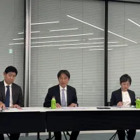 三菱地所は丸の内エリアの歴史的な低空室率と海外事業の拡大を背景に過去最高益を記録し、500億円の自社株買いと国内外への積極投資を発表した。(写真/黃信維撮影) 三菱地所は丸の内エリアの歴史的な低空室率と海外事業の拡大を背景に過去最高益を記録し、500億円の自社株買いと国内外への積極投資を発表した。(写真/黃信維撮影)