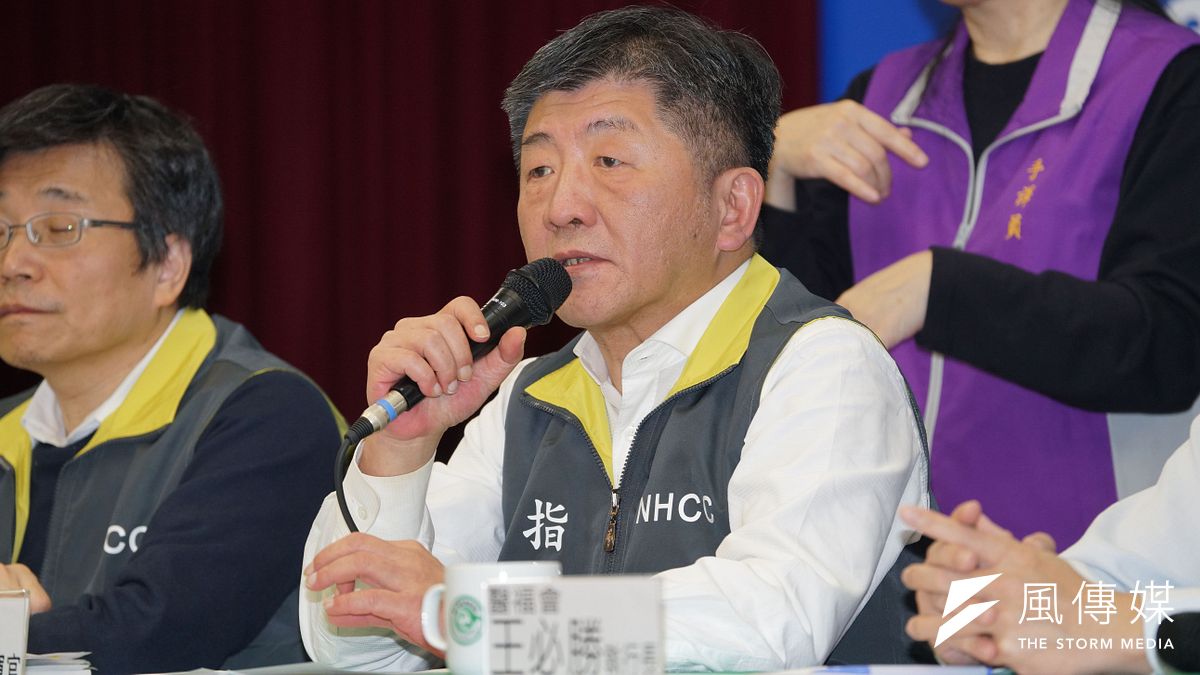 中央流行疫情指揮中心今(9)日召開記者會指出,新增1例境外移入確診個案,為6日公布北部50多歲夫婦確診病例之20多歲兒子。圖為衛福部長陳時中。(盧逸峰攝) 中央流行疫情指揮中心今(9)日召開記者會指出,新增1例境外移入確診個案,為6日公布北部50多歲夫婦確診病例之20多歲兒子。圖為衛福部長陳時中。(盧逸峰攝)